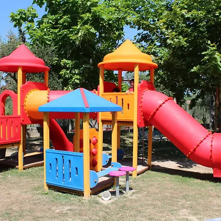 Happy Camp Mobile Homes In Cisano San Vito 4* Бардолино