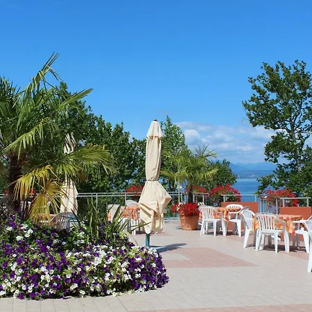 Happy Camp Mobile Homes In Cisano San Vito Parque de Campismo 4*
