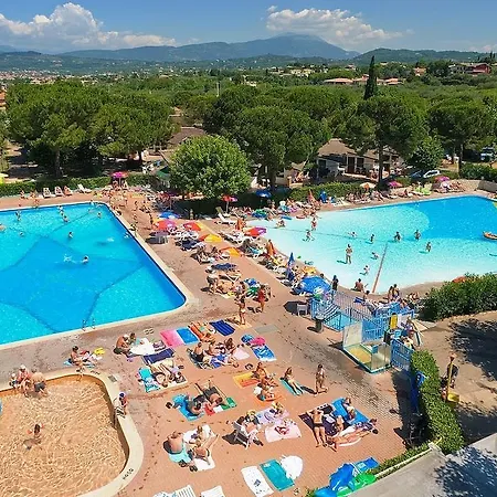 Happy Camp Mobile Homes In Cisano San Vito 4* バルドリーノ