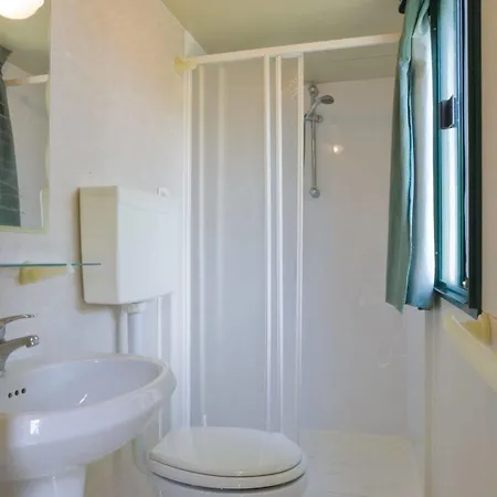 Happy Camp Mobile Homes In Cisano San Vito キャンプ場