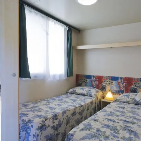 Happy Camp Mobile Homes In Cisano San Vito バルドリーノ