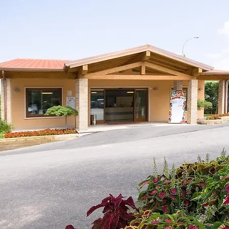 Happy Camp Mobile Homes In Cisano San Vito 4*