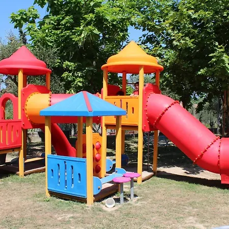 Happy Camp Mobile Homes In Cisano San Vito バルドリーノ